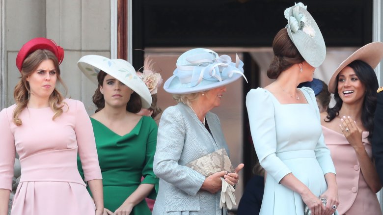 Princesse Béatrice, Princesse Eugénie, Camilla Parker-Bowles, Kate Middleton et Meghan Markle