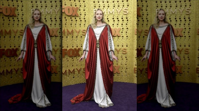 Gwendoline Christie étourdit sur le tapis rouge aux Emmy Awards 2019