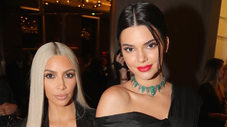 Le public des Emmys se moque de Kendall et de Kim