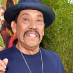 Danny Trejo sauve un enfant pris au piège dans une voiture renversée