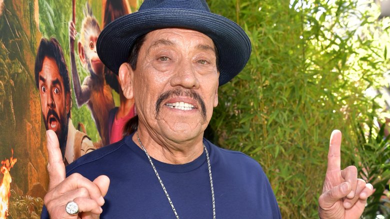 Danny Trejo sauve un enfant pris au piège dans une voiture renversée