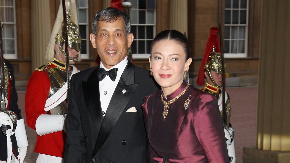 Srirasmi Suwadee avec le roi Vajiralongkorn de Thaïlande