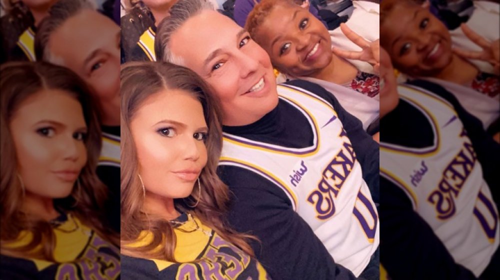 Chanel West Coast et sa famille lors d'un match des Lakers