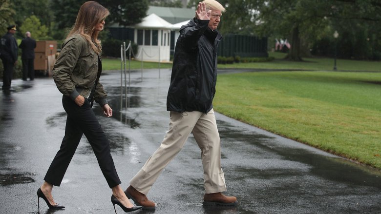 Melania Trump et Donald Trump embarquent à bord d'Air Force One après l'ouragan Harvey