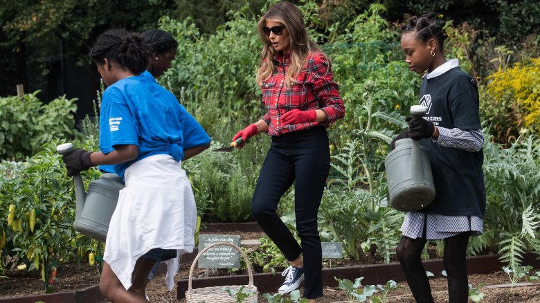 Melania Trump jardine avec le Boys and Girls Club en septembre 2017