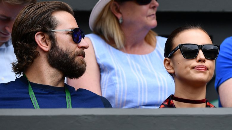 Irina Shayk et Bradley Cooper lors d'un match de tennis