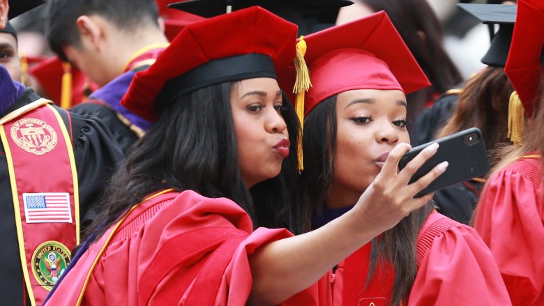 Deux étudiants de l'USC à la remise des diplômes