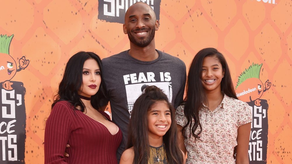 Vanessa et Kobe Bryant avec certains de leurs enfants