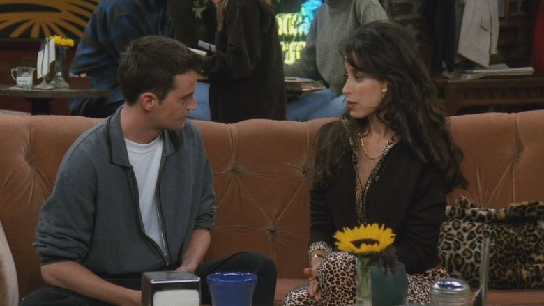 Chandler et Janice sur des amis