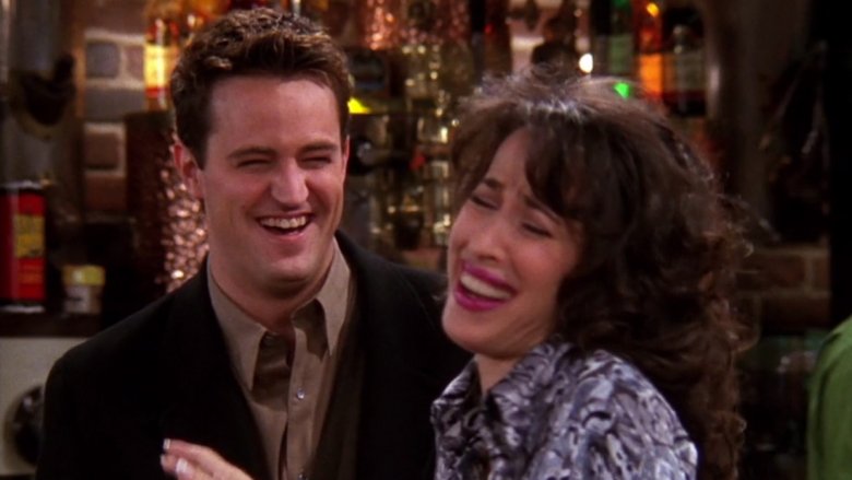 Chandler et Janice sur des amis