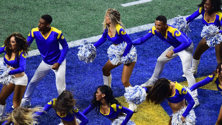 Pom-pom girls mâles LA Rams au Super Bowl