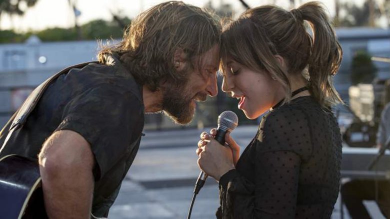 Bradley Cooper comme Jackson Maine et Lady Gaga comme alliée dans "A Star Is Born"