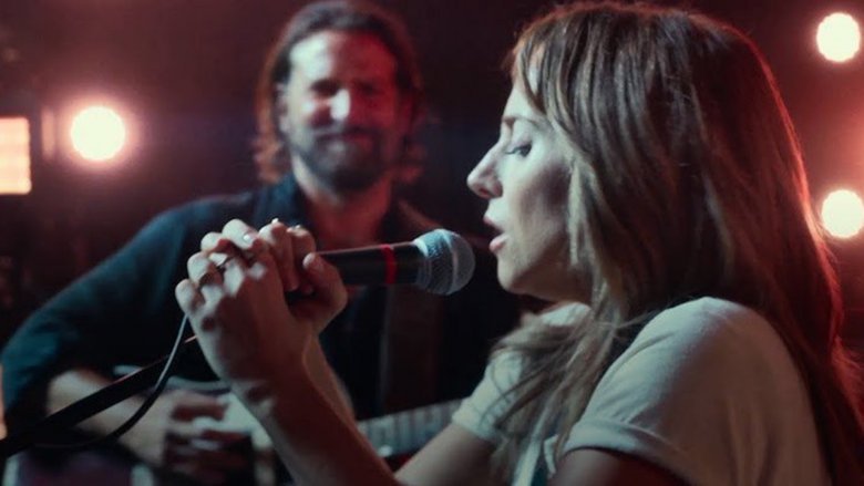 Bradley Cooper comme Jackson Maine et Lady Gaga comme alliée dans "A Star Is Born"