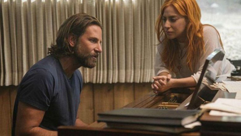 Bradley Cooper comme Jackson Maine et Lady Gaga comme alliée dans "A Star Is Born"