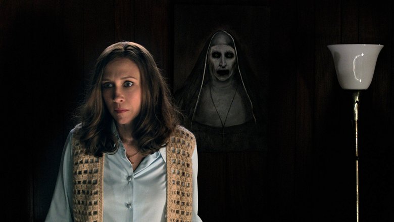 Vera Farmiga et Bonnie Aarons dans The Conjuring 2