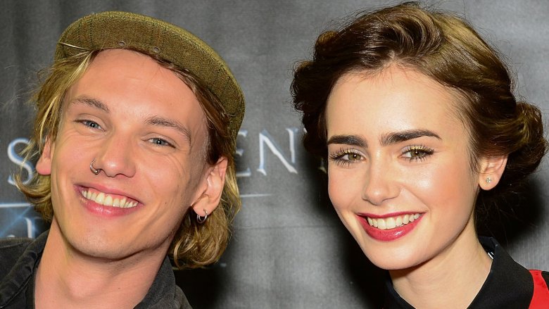 Jamie Campbell-Bower et Lily Collins