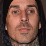 Blink-182 annule sa tournée d’automne en raison des problèmes de santé du batteur Travis Barker