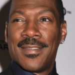 Eddie Murphy pose avec les 10 enfants dans une rare photo de famille