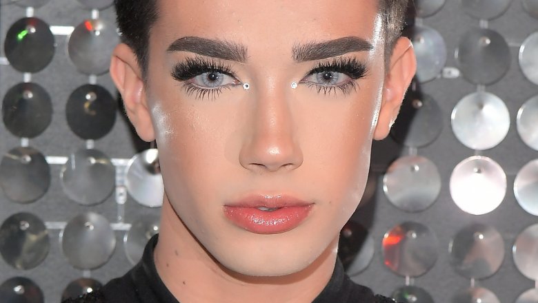 James Charles continue de devenir de plus en plus ombragé