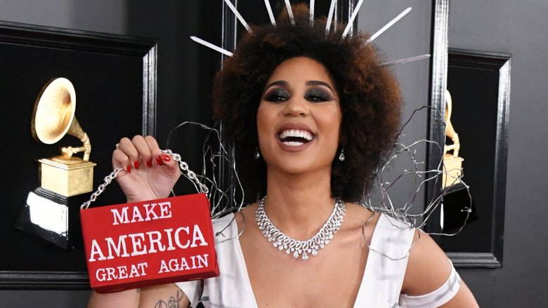 La vérité indescriptible de Joy Villa