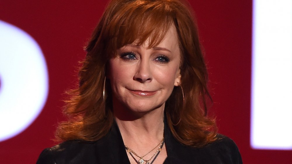 L’histoire tragique de Reba McEntire dans la vie réelle