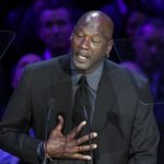 Michael Jordan prononce un discours émouvant au mémorial de Kobe Bryant