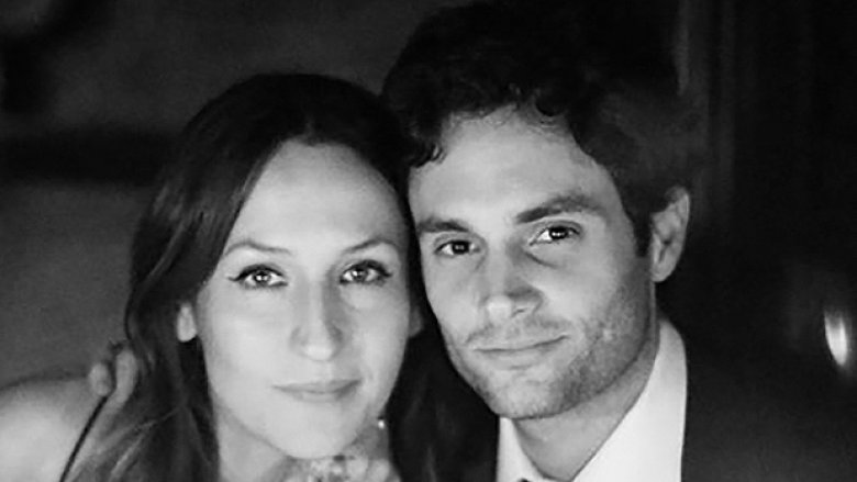 Domino Kirke et Penn Badgley