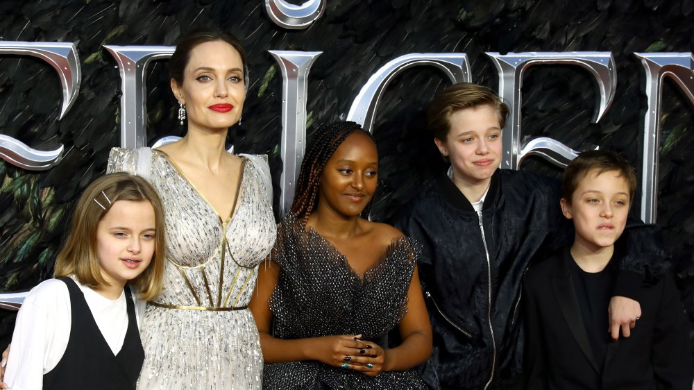 Angelina Jolie et ses enfants Vivienne, Zahara, Shiloh et Knox