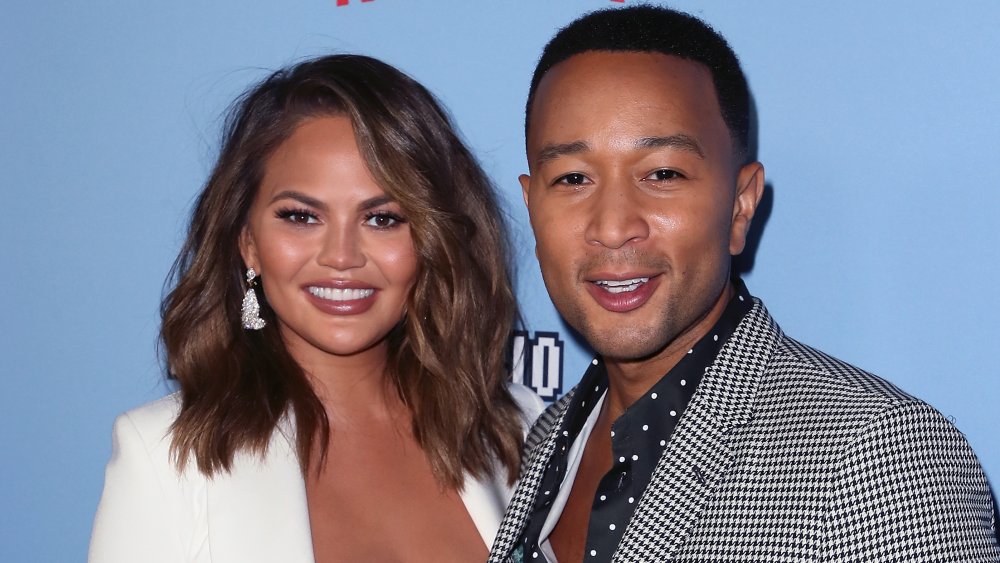  Chrissy Teigen (L) et John Legend assistent à la première à Los Angeles de 