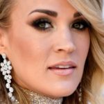 Carrie Underwood avertit les fans qu’elle «  pourrait avoir l’air un peu différente  » après l’accident de novembre