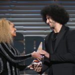 Colin Kaepernick reçoit le prix Sports Illustrated de Beyonce