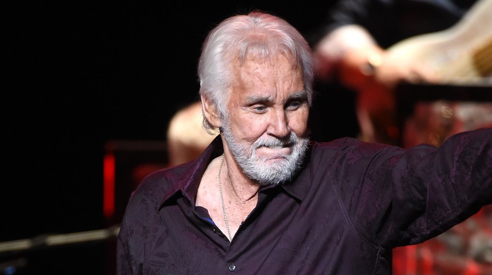 Combien de maisons possédait Kenny Rogers?