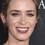 Emily Blunt se souvient d’être tombée amoureuse de son mari John Krasinski