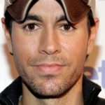 Enrique Iglesias et Anna Kournikova accueillent des jumeaux