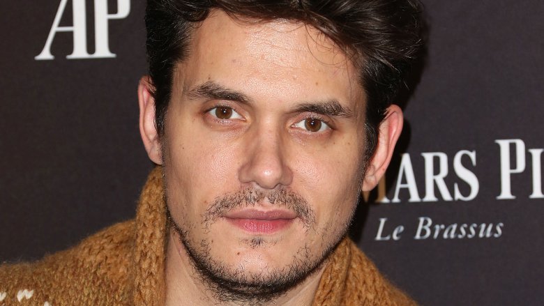 John Mayer se rétablit à la maison après une chirurgie d’urgence