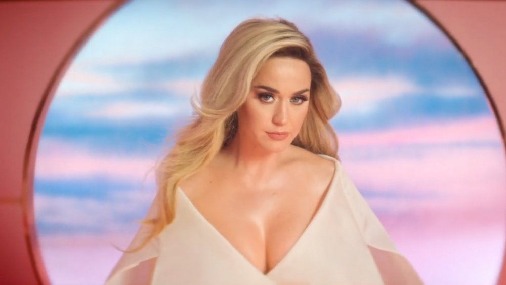 Katy Perry dans la vidéo "Never Worn White"