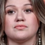 Kelly Clarkson à propos de l’éducation de sa fille: «Je ne suis pas au-dessus d’une fessée»