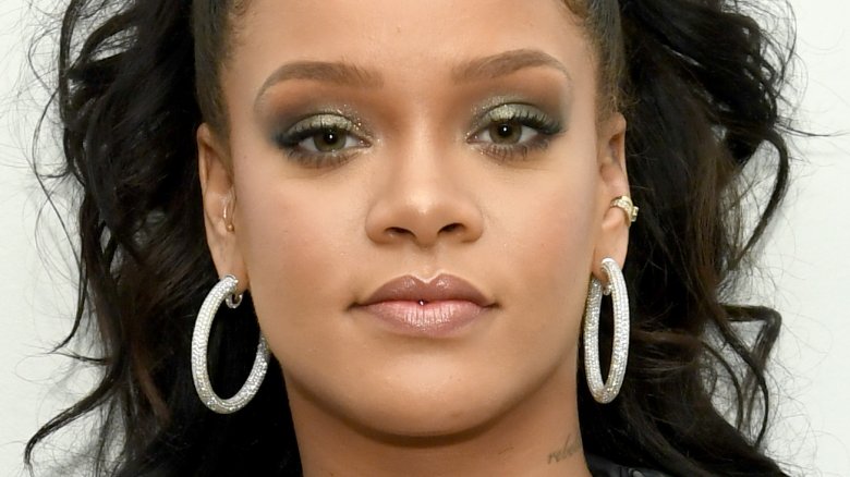 Rihanna pleure la mort de son cousin et demande la fin de la violence armée