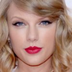 Taylor Swift, son petit ami Joe Alwyn repéré se tenant la main à Jingle Ball