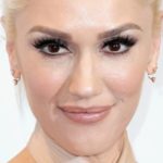 Gwen Stefani défend le titre de «  l’homme le plus vivant  » de son petit ami Blake Shelton suite aux critiques