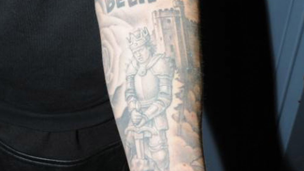 Le tatouage de chevalier de Justin Bieber