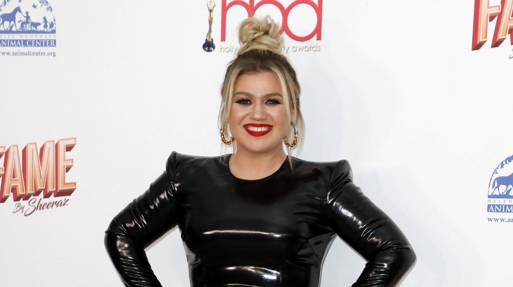 Kelly Clarkson est méconnaissable isolément