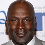 Pourquoi les yeux de Michael Jordan ont des fans inquiets pour sa santé