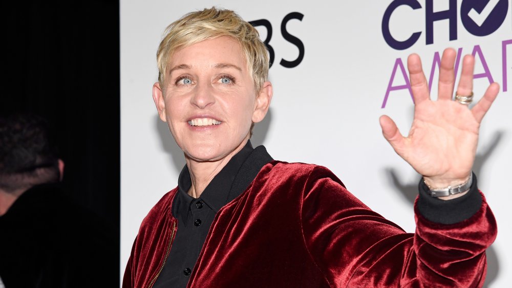 Ellen Degeneres, lauréate de plusieurs prix, pose dans la salle de presse lors des People's Choice Awards 2017