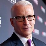 Anderson Cooper révèle qu’il est papa en direct sur CNN