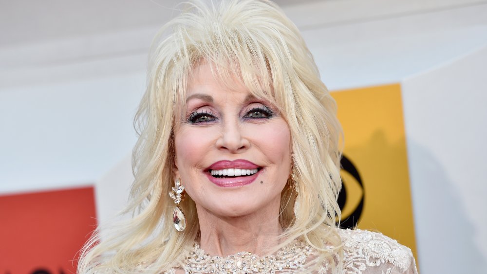 Dolly Parton a produit une série télévisée emblématique et personne ne l’a réalisé