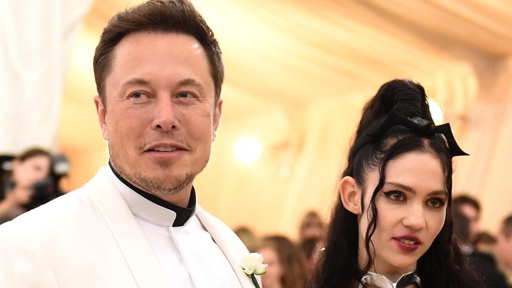 Grimes applaudit Elon Musk pour avoir corrigé l’explication du nom de son fils