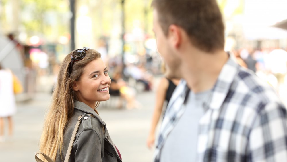 Étranger féminin et étranger masculin