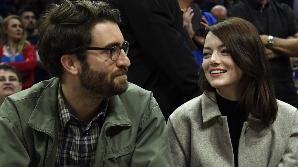 Emma Stone sourit à Dave McCary