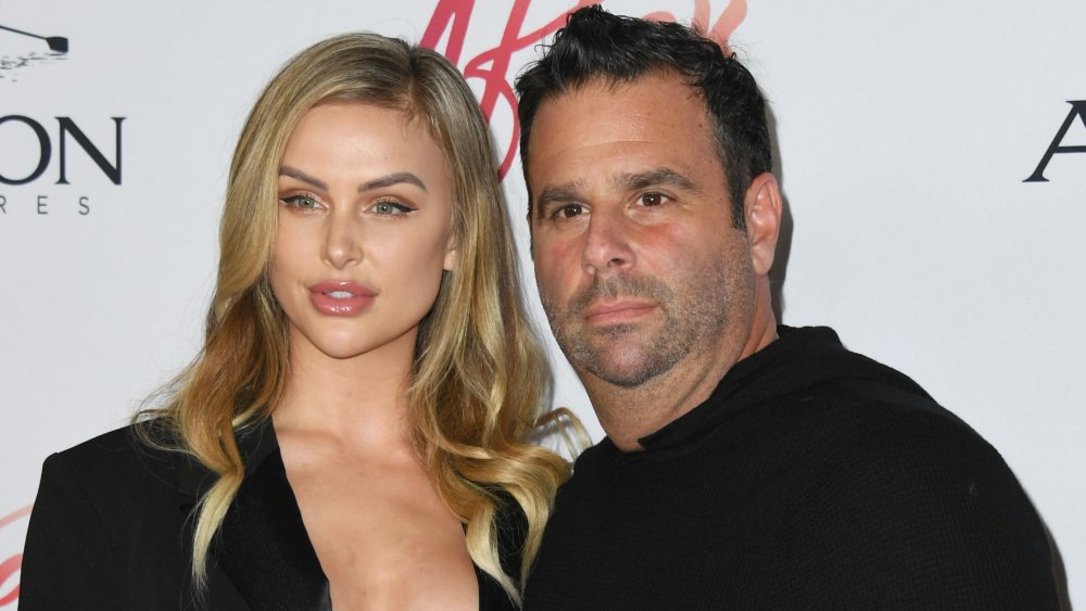 Lala Kent et Randall Emmett posant lors de la première d'After 